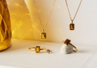 オレフィーチェが10月限定ジュエリー「Golden Spell」コレクションを発売