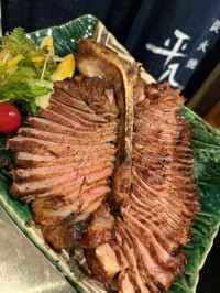 炭火焼 平八郎が阪神タイガース優勝記念の1キロ超えTボーンステーキを提供
