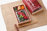 青森駅で連日完売の駅弁「青森すじこめし」が実証販売中