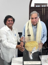 Ratan Tata氏が名誉あるKISS Humanitarian Awardを受賞