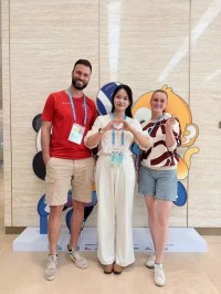 ワールドゲームズに別れ、友情は永遠に：外国人記者からボランティアへ感謝の贈り物