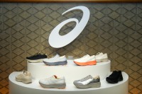 アシックスが届ける「もっと歩きたくなる体験」　ASICS Walkingの新フラッグモデル『MOON AMBLE』がデビュー