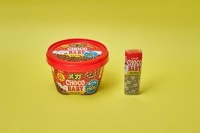 あのチョコベビーが60周年で巨大バケツ化！ 数量限定発売で広がる“遊べるお菓子”の世界