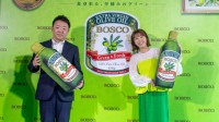 オリーブオイルで食卓をアートに！ 若槻千夏が名作「てるこの喜び」を披露した『BOSCO OLIVE OIL 味わうアート展』オープニングイベント開催