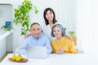 3人に1人が失敗する「親への終活トーク」　死後の備えではなく「防災」が鍵