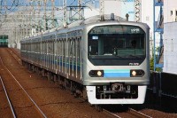 東京湾を車窓に映しながら渋谷 新宿 池袋を駆け抜けた電車が心機一転！ 九州 唐津湾の海辺を行くローカル線へと転身