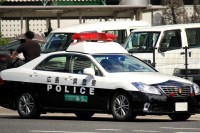 20代女性のスカート内をスマホで…　小学校事務職員(31)を現行犯逮捕　教委は取材に「仕事がデキる職員だったが」