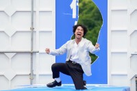 桐谷健太×SUUMO　新TVCM公開・豪快ダイブを披露！！　桐谷は「何か感じてもらえるような⼈間でありたいな」