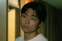 映画『他人は地獄だ』　監督が語る八村倫太郎(WATWING)の魅力　「ドキッとするようなりりしい表情」