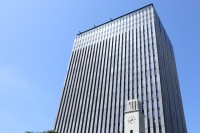 『不適切指導後』生徒飛び降り・脊髄損傷　教諭が数々の暴言…　市教委は「暴力をちらつかせた」