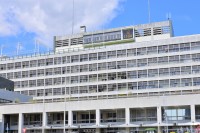 部活動の遠征中『生徒が宿泊する』ホテルで…　「知人女性に性的暴行」　市立高校教諭(30代)懲戒処分