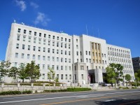 『盗撮を100回以上繰り返す』　市立小学校教師(26)逮捕＆懲戒免職　教師は「AVを見て盗撮に興味を持った」