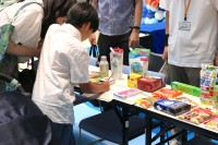 環境省が推進「デコ活」が全国で拡大、大阪では子どもたちが「エコラベル探し」