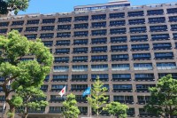 女性宅に『汚物』投げ入れ　市立中学校教諭(40)停職処分　教諭は「(被害女性が)好きだった…」