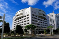 路上で『性的暴行』　中学校教諭(32)逮捕　【1人で歩いていた男性(20代)】に近づき…