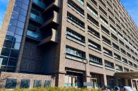 『女性のスカート内』盗撮【数百回】　男性教諭(47)懲戒免職　駅で「現金盗んだ」女性教諭(25)も処分…