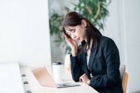 年末年始、そのダルさは“胃”のせいかも？仕事効率が50%ダウンする「胃疲れ」に要注意！