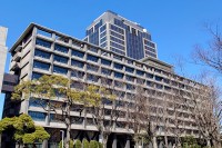 スーパーで『万引き』繰り返した女性教諭、生徒に「殺してやりたい」＆押し倒した男性教諭など…　【3人の教諭】を懲戒処分