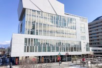 『ウイスキー4杯』飲んで運転【信号機に激突】　高校教諭(53)懲戒免職　教諭は「運転代行の金をケチってしまった…」