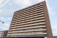 勤務中に『アダルトビデオ』鑑賞　市立中学校教諭(54)懲戒処分　黒板に「性的メッセージ」も写す…