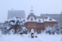 高校教諭が消費者金融に… 　『生徒や保護者など・計38人分の個人情報渡す』　生徒に「教諭の借金が滞っている」と連絡入る