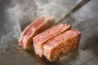 ステーキ料理店で『19人発症・10人受診』　「ノロウイルス」集団食中毒　【体調不良スタッフ】も店で調理…