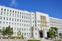 路上で『女子高生にわいせつ行為』、【女性の下着・10回以上盗撮】など…　「大阪府教職員18人」処分