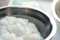 【学校給食】で『72人発症』　「ノロウイルス」集団食中毒　【調理スタッフや施設】からもウイルス検出…