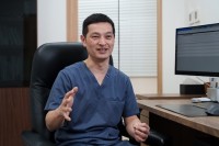 なぜ鼠径ヘルニア手術は「入院」が主流なのか――日帰り年500件超のクリニックの試み
