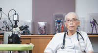 ｢西洋医学×漢方×手相｣という異色アプローチ 標準治療では救いきれない患者と”科学的根拠”の境界線