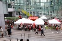 渋谷に“イタリアのテラス”出現　冷えたモレッティと石窯料理、夕暮れには生演奏も