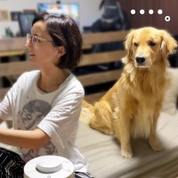 隣にいるけど『犬の名前を呼び続けてみた』結果…100点満点な『まさかの反応』が47万再生「アピールがｗ」「ちょっと拗ねてて草」と絶賛