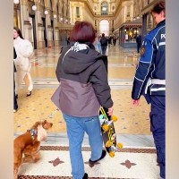 イタリアでスケボーする犬→警官に声を掛けられ『注意される』と思ったら…衝撃的な『まさかのリクエスト』が339万再生「可愛いは世界共通」