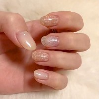 女性が『お気に入りのネイル』を撮影→背景に選ばれたのは…想定外だった『まさかの正体』に9万いいねの大反響「私もやるｗｗ」共感の声も