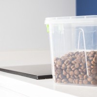 『ドッグフード』の間違った保存方法4選　鮮度が落ちてしまう主な原因とは？