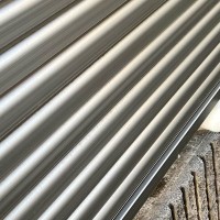 ゴミ捨てに行こうとしたら、動きを察した大型犬が…想定外だった『甘えん坊すぎる行動』が52万表示「寂しがり屋で可愛いｗ」「鼻モグラ」と悶絶