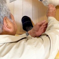 『アルツハイマーになったおじいちゃん』に会いに行った犬→忘れてしまったかと思ったら…衝撃的な『まさかの展開』に7万いいね「険しい顔ｗ」