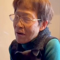 動物は大嫌い！と言っていた母と『犬を飼い始めた』結果…2週間後→嘘のような『まさかの光景』が24万再生「お母さん最高ｗ」「爆笑」と反響