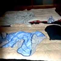 布団で寝ていたはずの犬が行方不明に→家中を探してみたら…まさかの場所で発見される光景が話題に「可愛すぎる」「何故そんな所を選んだｗ」