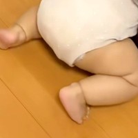 深夜、赤ちゃんの『うわああ』という叫び声→駆けつけたら、犬と一緒に…思わず笑う『まさかの光景』が261万再生「戸惑ってて草」「可愛いｗ」