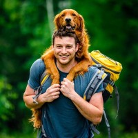 大型犬を『おんぶ』してはいけないの？考えられるリスクや注意点まで解説