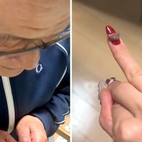 愛犬の名前をネイルに入れたので『おじいちゃんに自慢した』結果→尊すぎる『確認方法』に絶賛「ほんと可愛い」「ほのぼのした」「めっちゃ素敵」