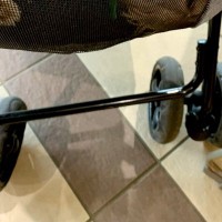 市役所の窓口で、なぜか笑いを堪えている担当者→横にある『犬のカート』を見てみたら…『まさかの光景』に11万いいね「仕事にならないｗｗ」