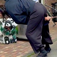 病院が大嫌いな超大型犬→ドアを開けようとした瞬間、ビビってしまい…コントのような『まさかの光景』が74万再生「必死ｗｗ」「フェイント草」