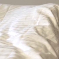朝、寝ている妻の方から『荒い鼻息』が聞こえたので振り返った結果→『まさかの光景』が45万再生「セクシーすぎて草」「なんて色っぽいのｗ」
