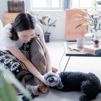 犬が『触ってほしい』ときにみせるサイン５選　愛犬を満足させるスキンシップの方法とは？