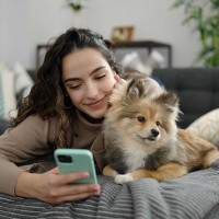 『犬が大好きな人』の特徴５選　愛犬家にみられる共通点やよくする行動パターンまで解説