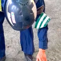ドッグラン閉鎖で悲しむ犬→見かねた『工事作業員のおじさん』が…すべてが可愛い『ふたりのやり取り』に絶賛「優しい」「しょんぼり愛おしい」