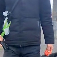犬が散歩で歩かなくなってしまった結果→仕方なく、手で持って…思わず二度見する『セカンドバッグ状態』な光景が66万再生「すれ違ったら笑う」