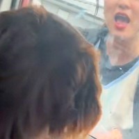 犬と一緒に『車で娘をお迎えに行った』結果→姿を見つけた瞬間に…家族愛にあふれた『熱烈大歓迎』が14万再生「喜び大爆発」「羨ましくなる」